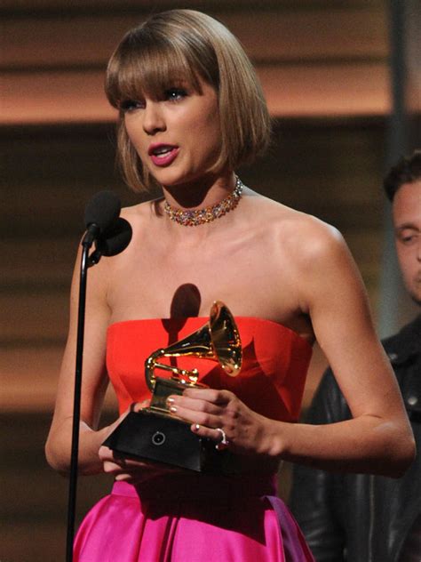 Taylor Swift Stuns With Dig At Kanye West In Very
