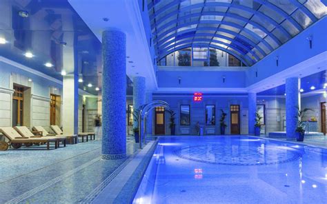 kiev guide hotels restaurants shopping malls spa night clubs