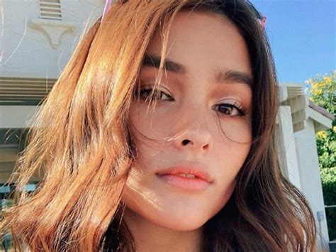 liza soberano recuperates from fourth finger surgery