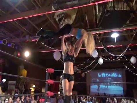 Female Wrestling Overhead Lift By Theasshunter On Deviantart