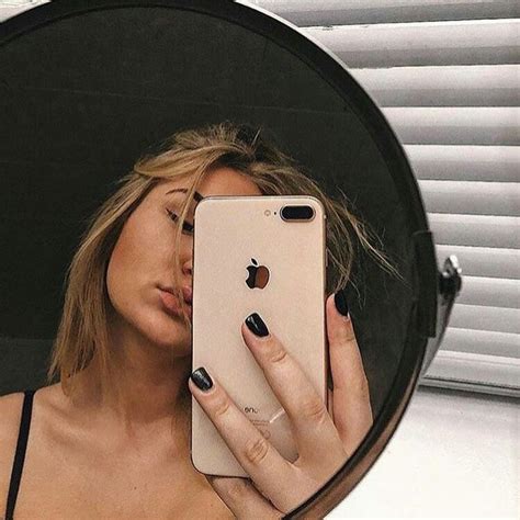 A Girl Reading Aesthetic In 2020 Mirror Selfie Poses Selfie Ideas
