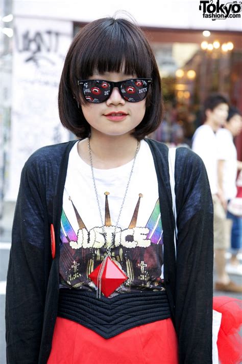 Japanese Girls W Fun Sunglasses In Harajuku Tokyo Fashion