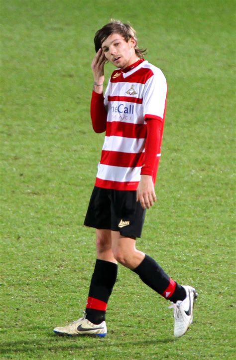 Pictures One Direction Louis Tomlinson S Doncaster Rovers Debut