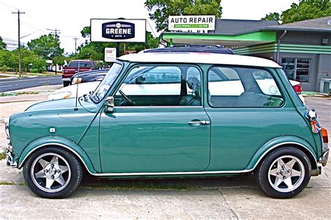 vintage rebuilt  green mini cooper    austin garage atx car pictures real pics