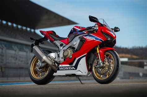 honda cbr  rr fireblade  test motorrad fotos motorrad bilder