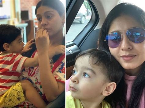 Sunidhi Chauhan Singing I Love You From Mr India With Two Year Old Son