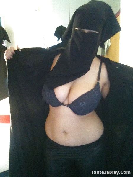 Toket Arab Milf Nude Photo