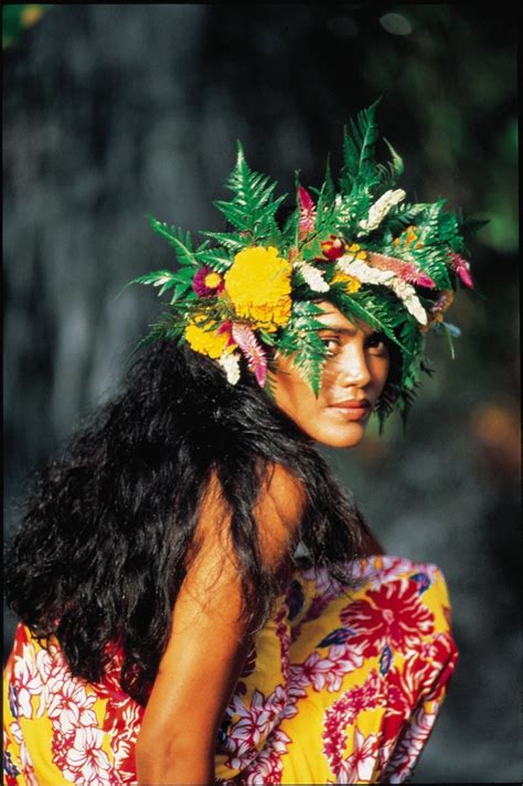 beautiful tahitian vahine vahine tahiti art polynesienne tahiti