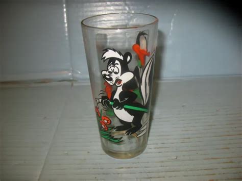 Vtg Pepe Le Pew And Daffy Duck Pepsi Collector 1976 Looney Tunes Glass