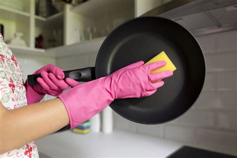 clean   stick pan easily  effectively