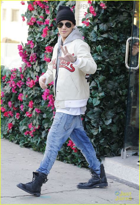 justin bieber was caught lookin fly while shopping photo 674300
