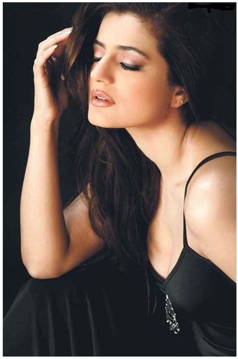 indian sexy actress images amisha patel hot pics