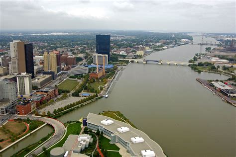 promenade park portside docks  toledo  united states marina