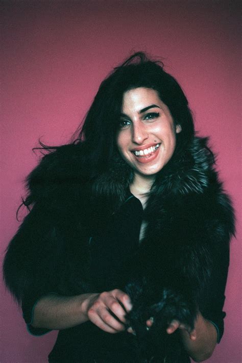 Unseen Photographs Of Amy Winehouse After The Release Of Her Debut