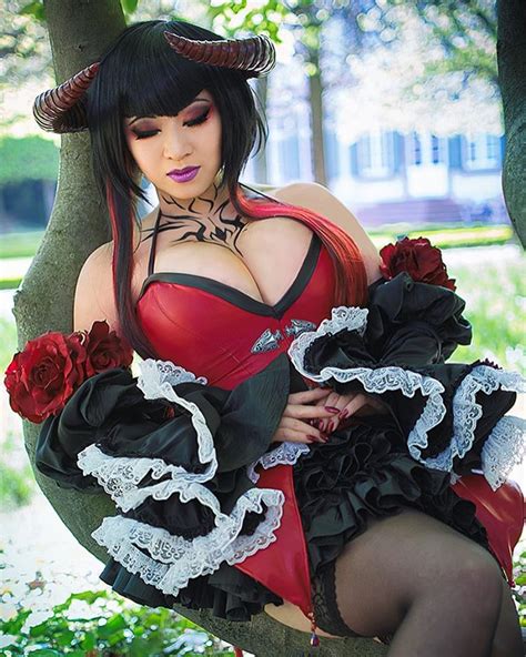 Yaya Han Cosplay Cleavage Pictures 16 Pics Sexy Youtubers