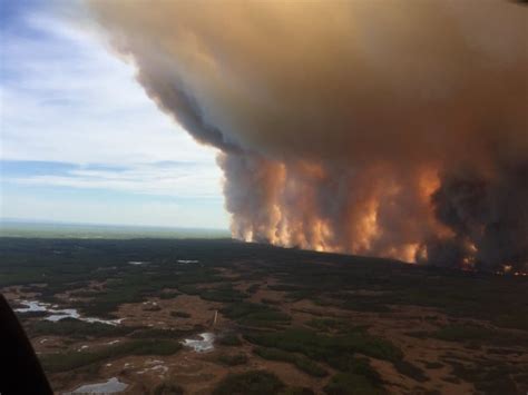 reinforcements  weather expected   fight  wildfire  northern alberta
