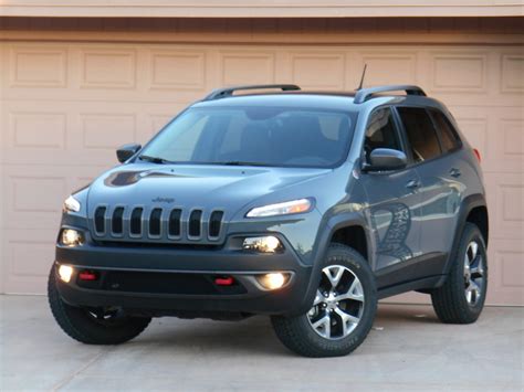 test drive  jeep cherokee trailhawk  daily drive consumer