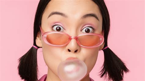 The Science Behind Why Chewing Gum Helps You Concentrate