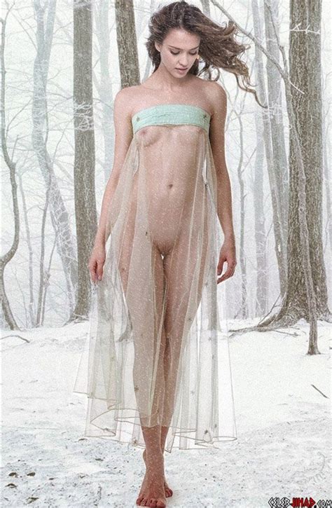 Jessica Alba Takes A Wintery Nude Photo