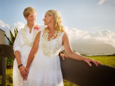 lgbt hawaiian destination wedding a rainbow in paradise
