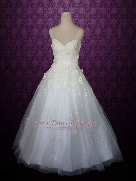 Princess A Line Tulle Wedding Dress With Floral Lace Applique And Thin