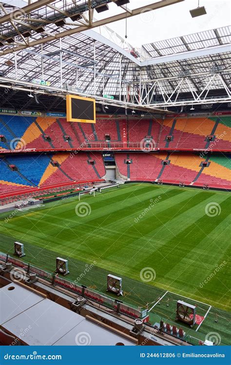 een touristische rondleiding  amsterdam arena johan cruijff arena redactionele foto