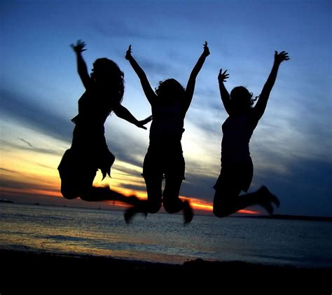 evening beach   girls jumping  bff bff pictures