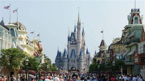 insider tips  visiting   walt disney world parks   day