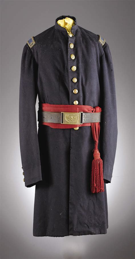 union infantry officers  button frock coat  st lieutenant shoulder straps crimson