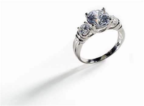 clean gold rings set  stones platinum diamond rings