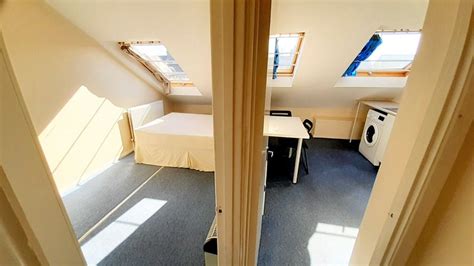 modern loft style  bed apartment  room  rent  spareroom