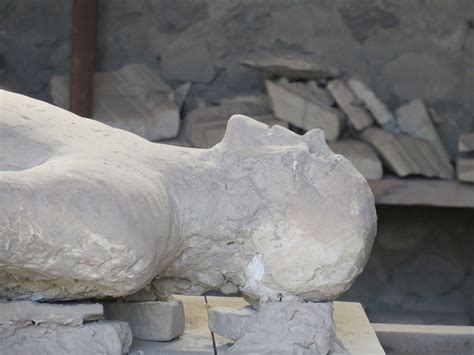pompeii italy    bodies uncovered   volcanic eruption
