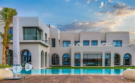 luxury emirates hills villas offers  true taste  dubai   expensive homes