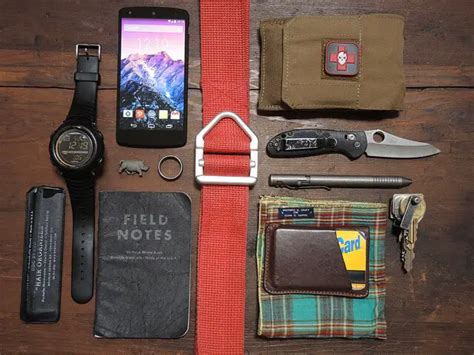 everyday carry gear edc list  items   carrying