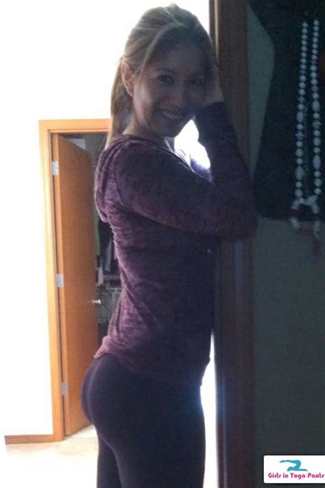 this is what it s like to live in dorms yoga pants girls in yoga pants big booty