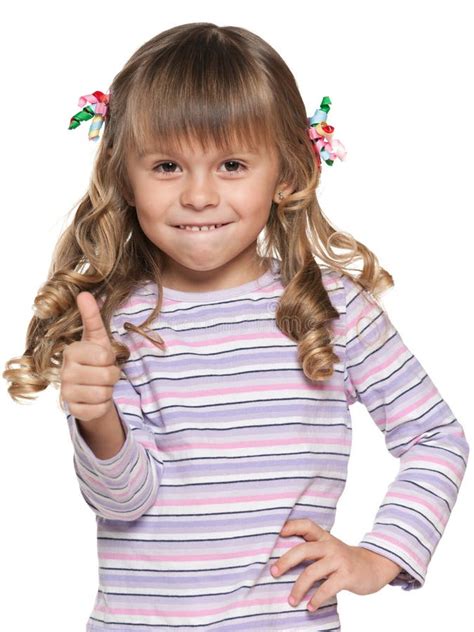 klein meisje met haar omhoog duim stock foto image  vreugde voorzijde