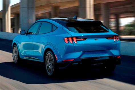 fords mini mustang mach   debut   carbuzz