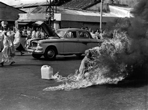 mal browne burning monk saigon vietnam 1963 cult photo fotografia politica sacrificio