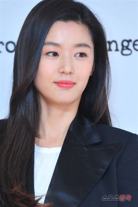 [photos] jun ji hyun s flawless close up in 2019 jun ji hyun jun korean entertainment news