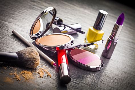 dangers  makeup ingredients  organic makeup benefits michael sieber