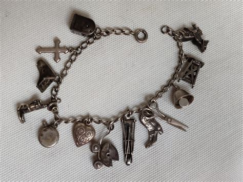 vintage sterling silver charm bracelet  charms  grams usa   la