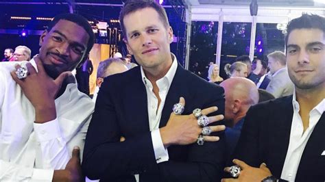 tom brady shows off biggest super bowl ring ever mashable