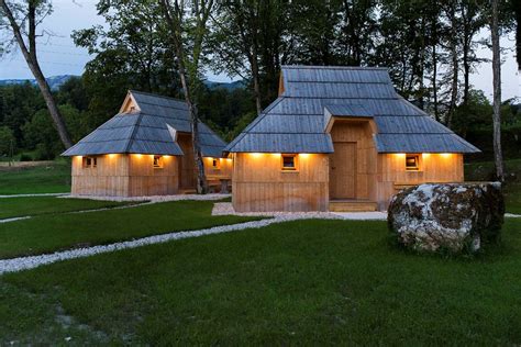 overnacht  een bijzondere herdershut midden  de schitterende natuur van slovenie dit