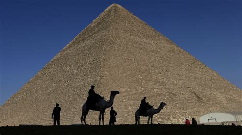 scientists discover hidden chamber in egypt s great pyramid the daily