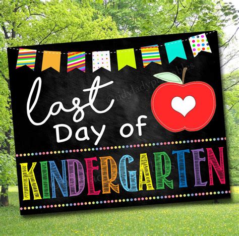 day  kindergarten chalkboard milestone sign tidylady printables