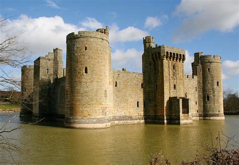 heroes heroines  history medieval castle defenses