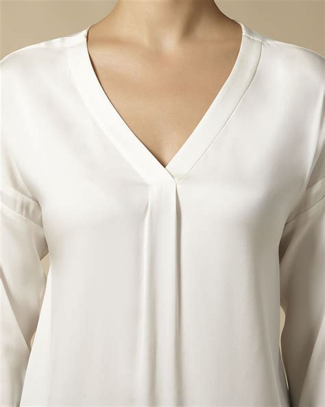 jaeger silk satin v neck tunic blouse in white lyst
