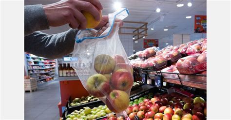 eerste ah winkels nemen afscheid van plastic zakjes op agf afdeling