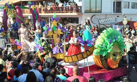 disfrutan miles carnaval de ensenada  zona lider