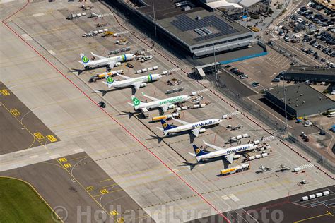 hollandluchtfoto eindhoven luchtfoto vliegveld welschap